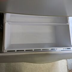 【鹿児島市リサイクルショップスターズ吉野店】3ドア冷蔵庫 2013年製 3ヶ月保証付き 全容積255L  冷凍室45L 冷蔵室２１０Ⅼ ハイアールアクアセールス社製 　