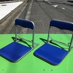 家具 スチールパイプ　座椅子　折りたたみ式　ブルー