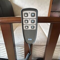 【期間限定、価格変更￥75000→￥35000】シモンズの介護ベッド【期間限定】ご希望の方には介護用品もお譲りします