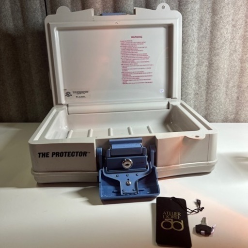 Siescor Protector Module SISCO 手提げ式 耐火金庫 THE PROTECTOR ポータブル保管庫持ち運び (店舗バイヤーズ) 北綾瀬のその他の中古あげます・譲り ...