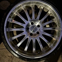 アルヴェル、エルグラにいかがでしょうか？20 インチタイヤ付きアルミホイール