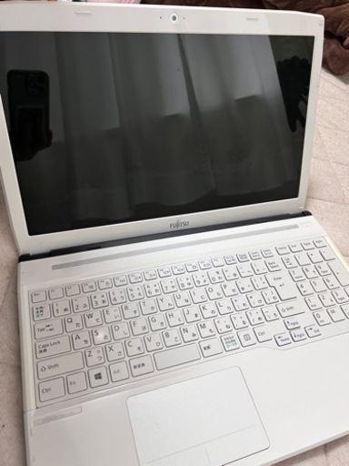 富士通 品名LIFEBOOKAH42/M型名FMVA42MW ノートパソコン