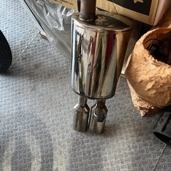 30プリウス　ガナドールマフラー