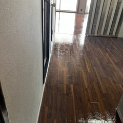 汚れた床を綺麗にしませんか?
