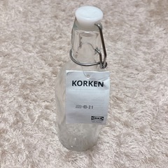 IKEA 蓋つきガラスボトル