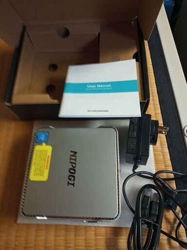 邪魔にならない超小型パソコン　NiPoGi Mini pc  縦13cm×横13cm 厚さ4cm