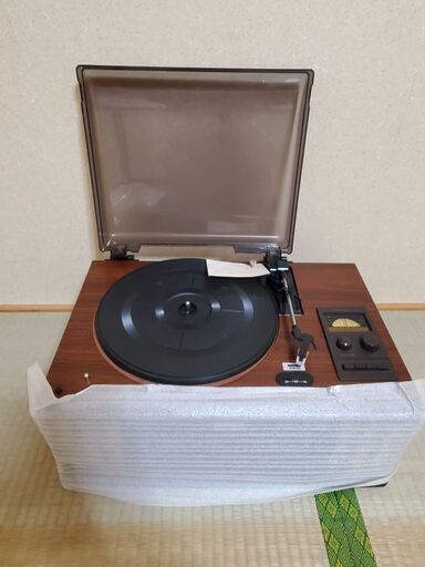 レコードプレーヤー(新品)と昭和歌謡レコードなど