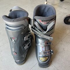 スキー靴シルバーNORDICA24.0～24.5