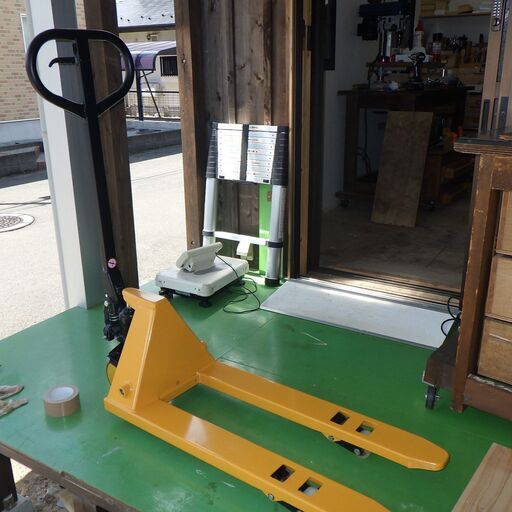 ハンドリフト　専用木製パレット付き　今週中なら15000円   処分したいので12000で投げ売り