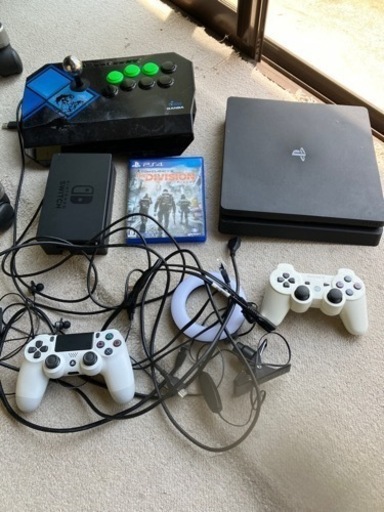 プレイステーション４とニンテンドースイッチのドック　ソフトも