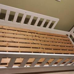 フェンス付きジュニアベッド、子供用ベッド