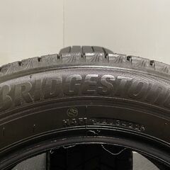 BS BRIDGESTONE BLIZZAK VRX3 215/60R16 16インチ スタッドレス 2本 22年製 バリ溝 マークX エスティマ クラウンロイヤル等　(MTP198)クレジットカード QRコード決済可能