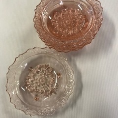 　桃色のガラス皿