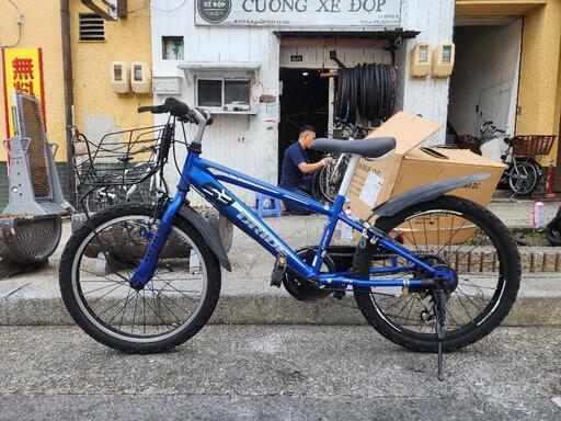 子ども用自転車　６変速　カゴ　付き　青　配達可能
