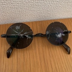日本製のサングラス　訳アリ破損