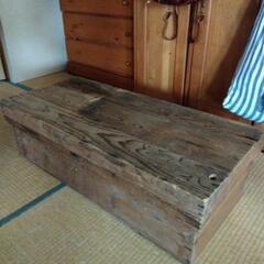 趣のある昔の大きな木箱　家具 