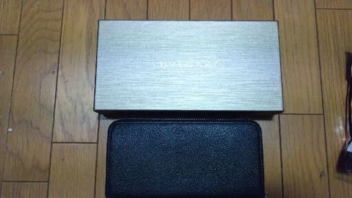 今日のみほぼ未使用　BVLGARI　ブラック皮財布