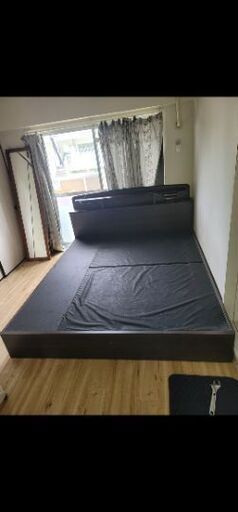 ダブルベッド King size bed