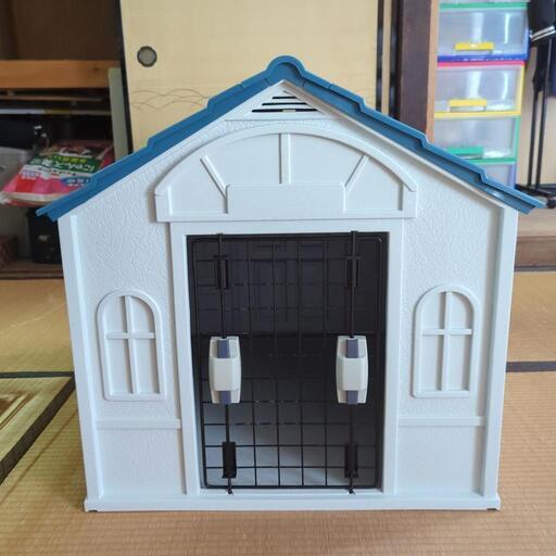 鍵付き洋風の犬小屋