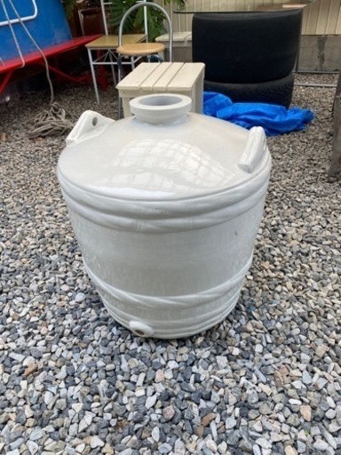 どでかい陶器製酒樽　大型　陶磁器　白　ホワイト　水瓶　生活雑貨 家庭用品 置物　植木鉢　ガーデニング