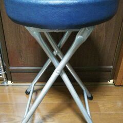 【×】丸椅子　折りたたみ