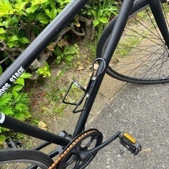 6/29値下げしました！‼️お買い得‼️ 700ccクロスバイク スマホスタンド/ドリンクホルダー/ライト付き 自転車 NO.1430