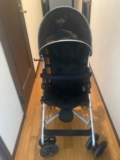 ベビーカー　荷物入れ　タイヤが大きい