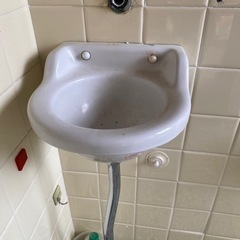 【ネット決済・配送可】トイレ　洗面台　壁付け　平付手洗いシンク　...