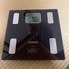 体重計　OMRON 動作品　（05.13））
