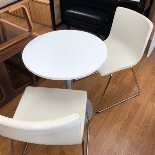 カフェテーブル3点セット　お売りします！