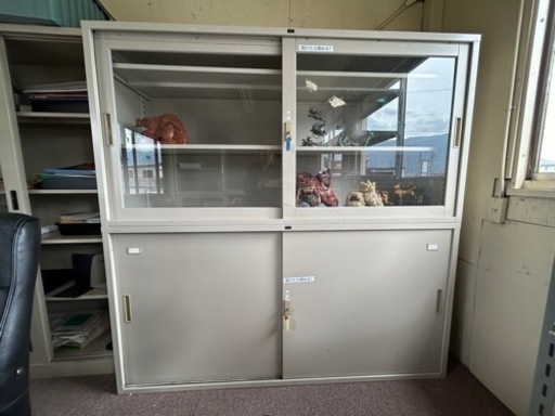 鍵付き事務所収納家具 キャビネット