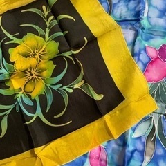 【新品】海外製シルクスカーフ大小２枚組