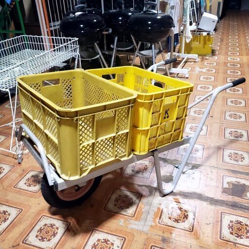 【コレ見て！work tools】 農作業での運搬に重宝します アルミ 平型 一輪車 ネコ  コンテナ2個載せ