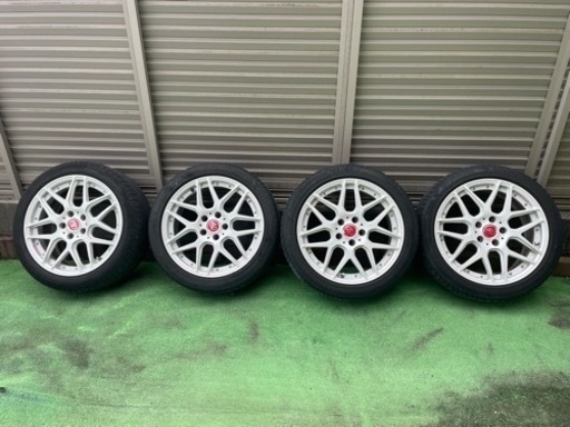 車のパーツ タイヤ、ホイール