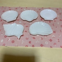 貝殻の形をしたお皿