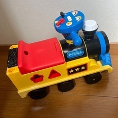 
Go!Go!スチームトレイン　乗用玩具　機関車　足けり