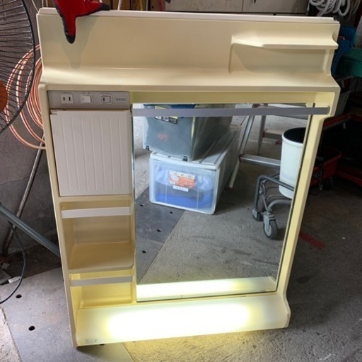 解体品　洗面台の上部分