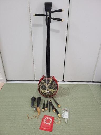 琉球三線　ミニサイズ　人口皮　付属品多数有り