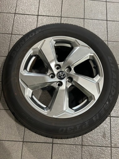 トヨタＲＡＶ4純正18インチアルミ\u0026タイヤ　ホイールにガリ傷はありません‼️