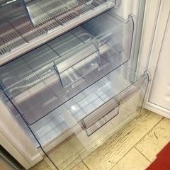 【✨取り出し整理整頓が簡単❗️耐熱トップテーブル❗️耐熱温度
100℃❗️ちょうど良いサイズ❗️✨耐荷重３０kg❗️】定価¥24,800円　右開き85L冷凍庫 IRISOHYAMA／アイリスオーヤマ　2020年製