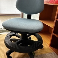 【5/28まで】値下げしました　高さ調節機能付き　椅子