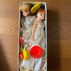 りかちゃん人形とジェニーちゃん