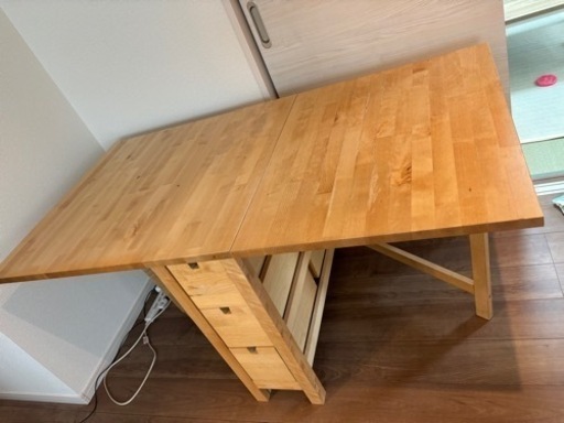 IKEA 伸縮ダイニングテーブル