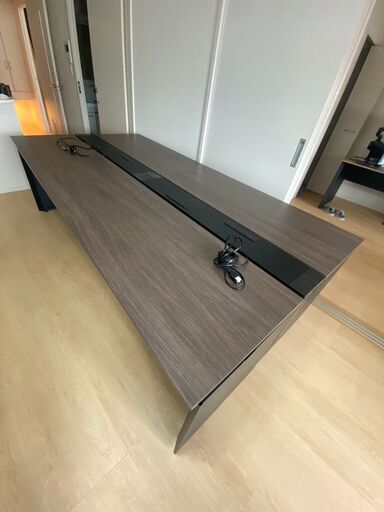 コクヨ ワークヴィスタ+ フリーアドレスデスク 基本テーブル 両面タイプ 配線カバー付き 幅2400×奥行1700×高さ720mm 脚ブラック