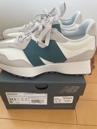 NB 327  スニーカー The Intelligent Choice 24.5cm