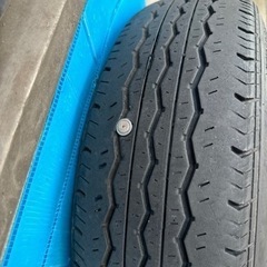 ハイエース　純正ホイール付きタイヤ　新品タイヤ2本付き