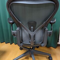 【美品】アーロンチェア リマスタード Bサイズ グラファイトベース