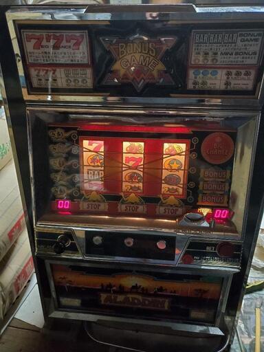 パチスロ実機　4台　2号機アラジン(初代)　4号機島唄　5号機ひぐらし、リングにかけろ(ギリシア)