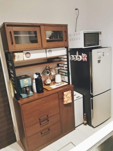 LOWYAの食器棚