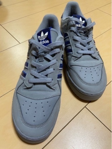 \nadidas スニーカー